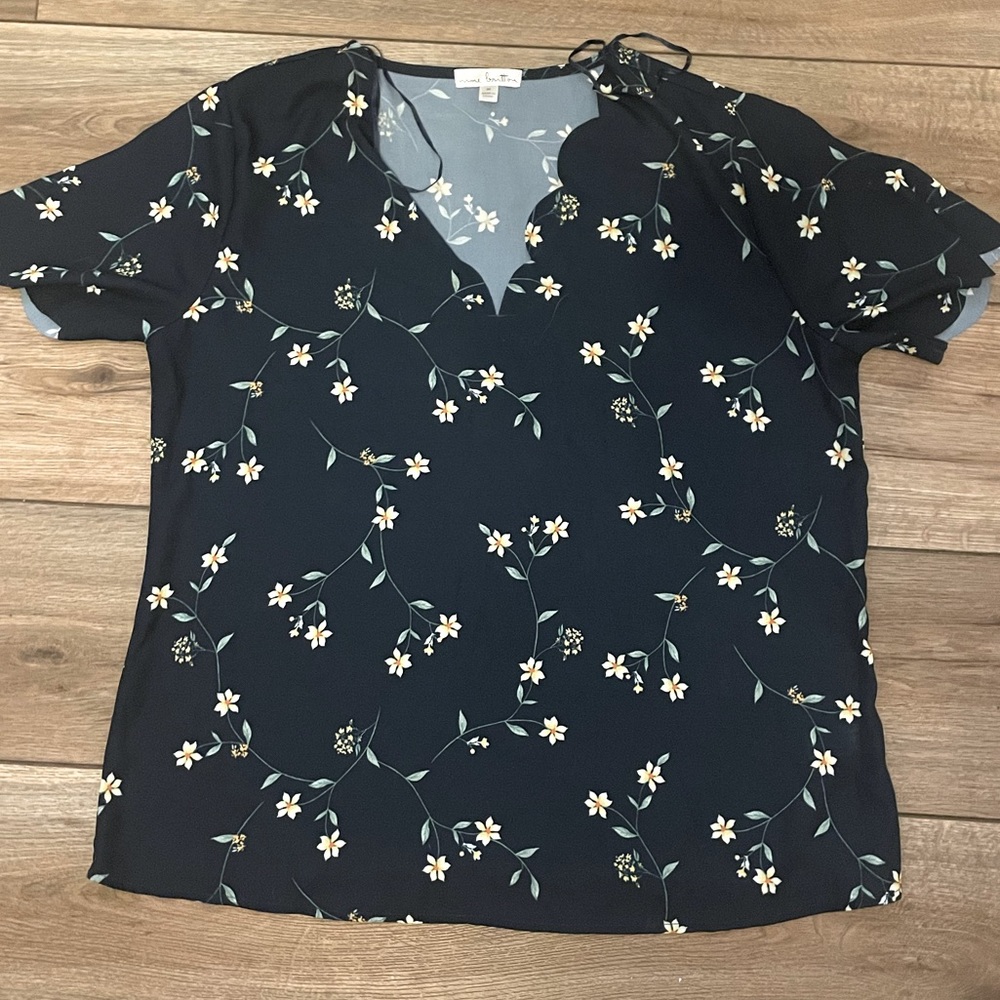 Floral Nine Britton short sleeved blouse with scallop details